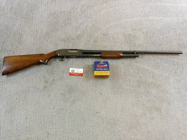 Winchester Model 12 In 16 Gauge Standard Field Grade Round Barrel  ITEM 3271